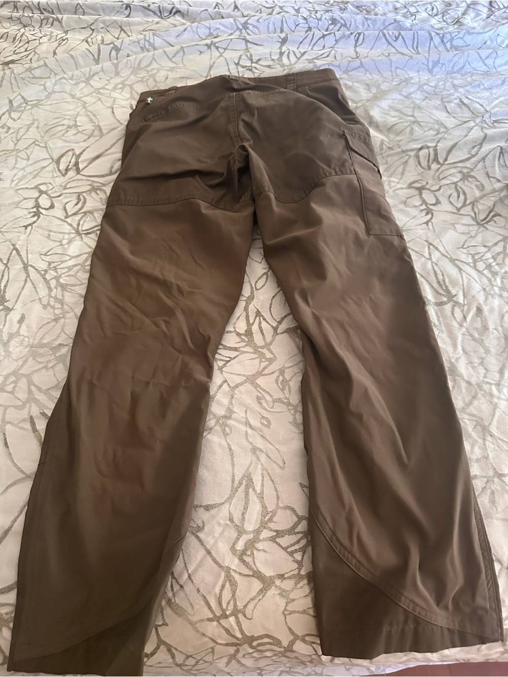 2 pairs of Fjallraven hiking pants in Olive Green and Burgundy - Picture 6 of 7